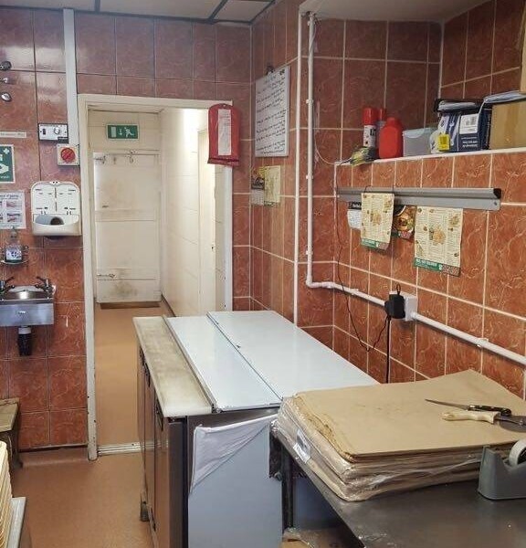Newly fitted frofittable un opposed pizza shop for sale  in immingham DN40 area for sale Photo 3