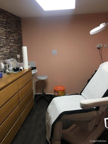 Beauty Hairdressing Salon est 2012 Photo 3