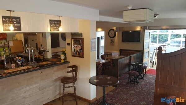 SHROPSHIRE VILLAGE THRIVING FREE HOUSE Photo 3