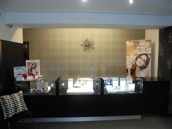LONG ESTABLISHED JEWELLERS - CHESHIRE Photo 3
