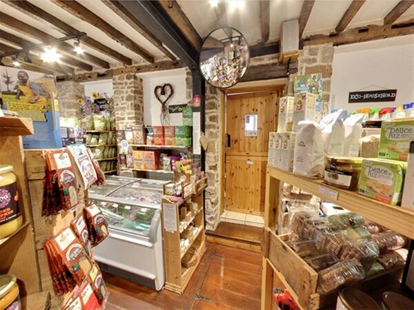 ORGANIC DELI & GROCERY STORE WITH 3 STOREY CHARACTER PROPERTY Photo 3
