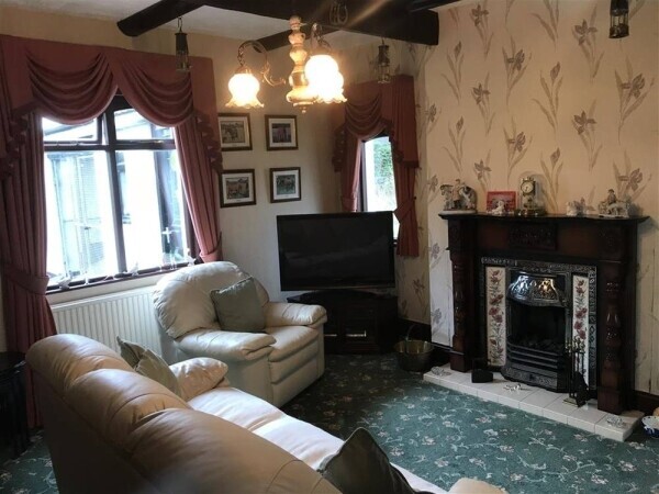 FREEHOLD BOARDING KENNELS & CATTERY WITH CHARMING PRIVATE RESIDENCE FOR SALE IN RAINFORD VILLAGE Photo 3
