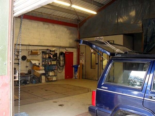 VEHICLE SPRAYERS & REPAIRS GARAGE - MID WALES Photo 3