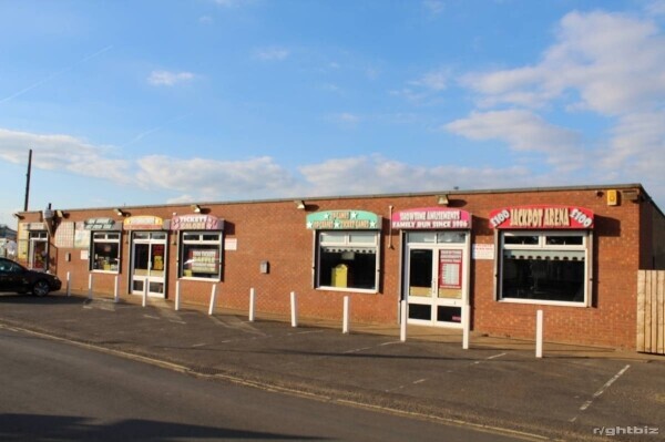 3 BUSINESSES IN 1 / AMUSEMENT ARCADE / CAFE and ICE CREAM PARLOUR / GIFT AREA ONLY 1 IN RESORT Photo 3