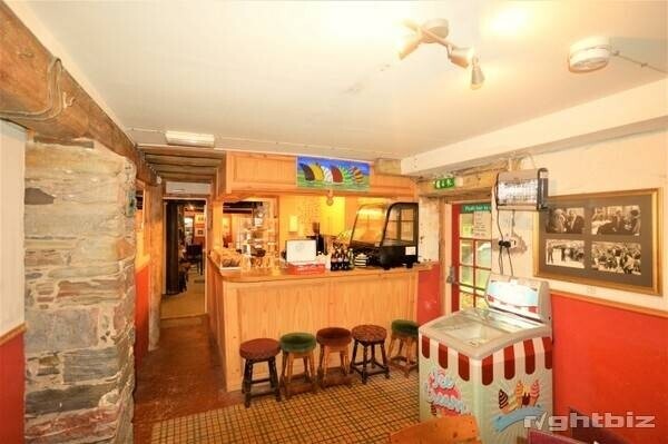 Portsoy Harbour-side former cafe with owners accommodation (ref. 1158) Photo 3