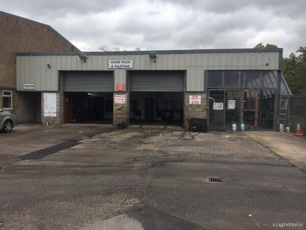 Hand car wash & valeting family running business near the waste and recycling centre Burnley Photo 3