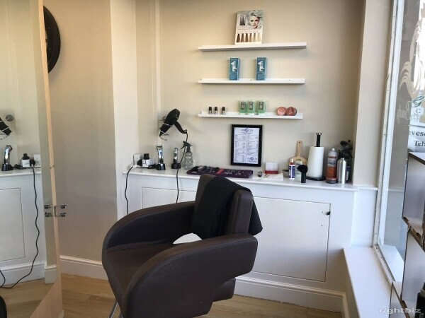 Newly refurbished hair and beauty salon Photo 3