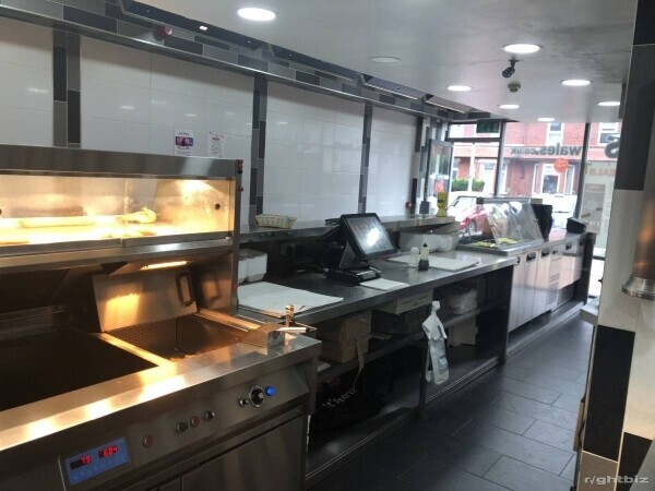 Takeaway and fish and chips shop fully equipped Photo 3