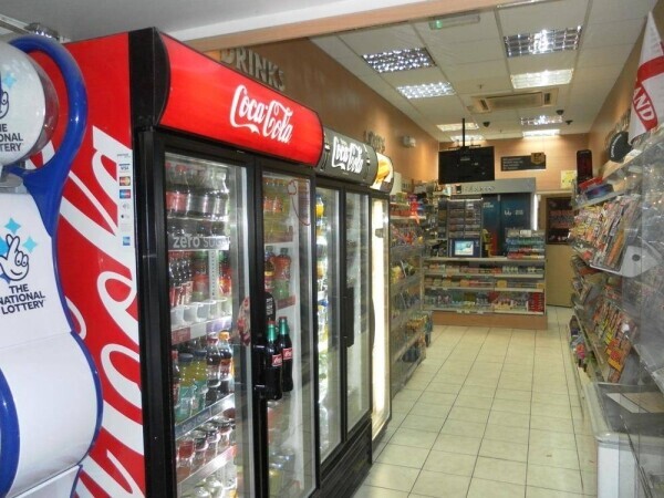 leasehold Newsagents Located In The King Fisher Shopping Centre, Redditch Photo 3