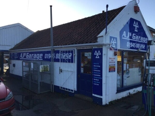 Long Established MOT & Service Garage Photo 3