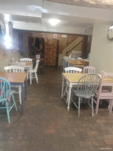Licensed retail unit in prime location in Ashbourne, Derbyshire, gateway to the Peaks Photo 3