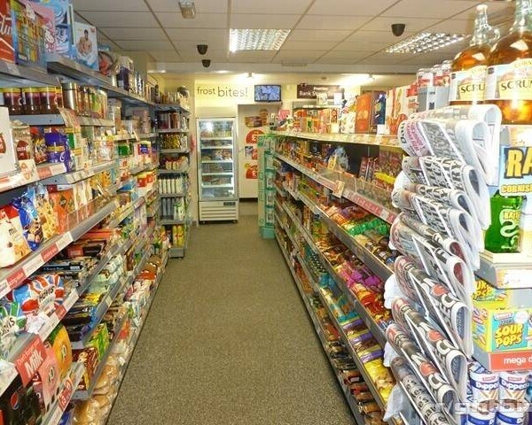 Busy Licenced Convenience Store in famous Cornish seaside town Photo 3