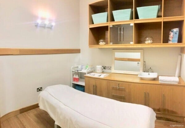 Established Beauty and Advanced Aesthetic Salon in central Southampton with huge potential. Photo 4