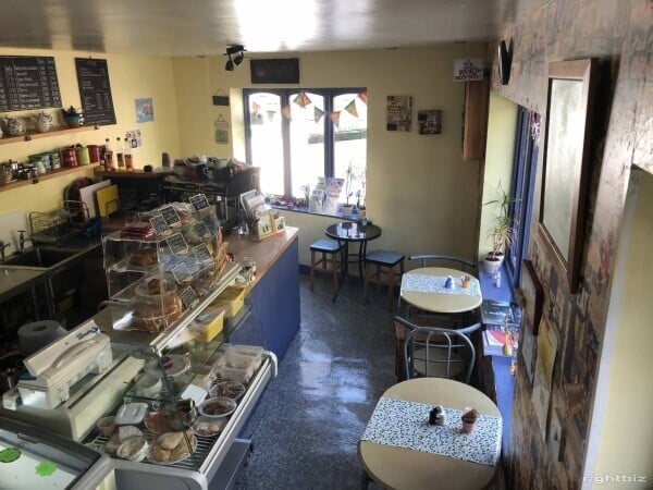Established sandwich shop in a prime location in a thriving market town with potential for growth. Photo 4