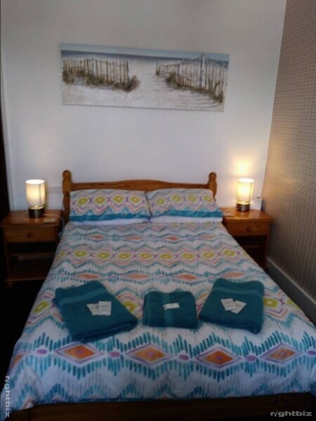 B&B Tenby, Pembrokeshire. 5 en-suite guest rooms. Owners accommodation with potential art studio. Photo 4