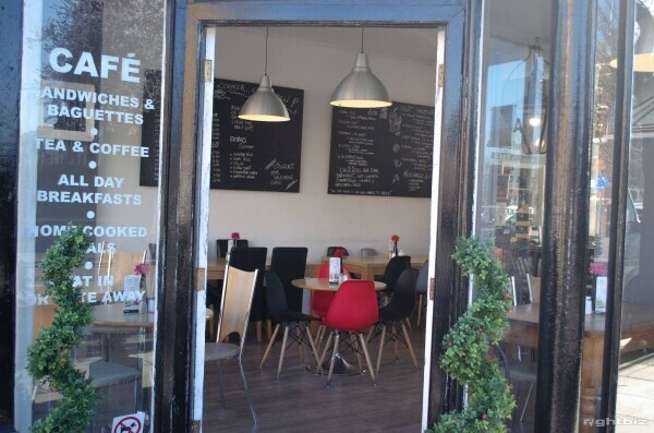 *REDUCED!!!*Fantastic opportunity to purchase a popular coffee shop in the affluent village of Barnes Photo 3