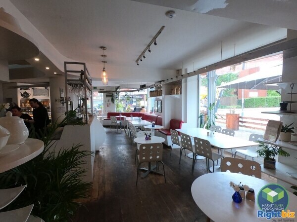 LICENSED DELICATESSEN & CAFE: CHORLTON CUM HARDY: Photo 3