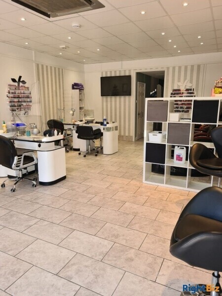 POPULAR NAIL AND BEAUTY SALON Photo 3