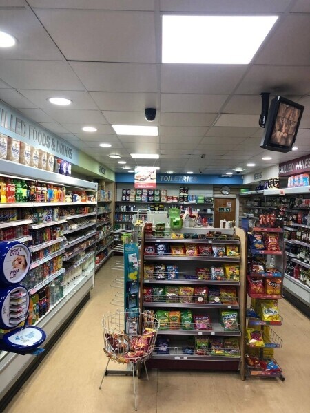 Convenient Store For sale in Surbiton Leasehold Photo 3