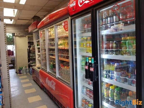 Popular Convenience store/off licence set in Fulham Broadway Photo 3