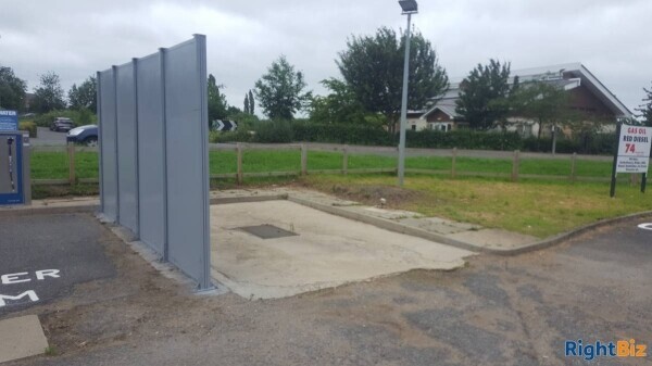 Hand car wash for rent in a large ESSO filling station next to a busy road & a large Pound stretcher Photo 3