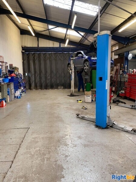 MOT SERVICE CENTRE Photo 3