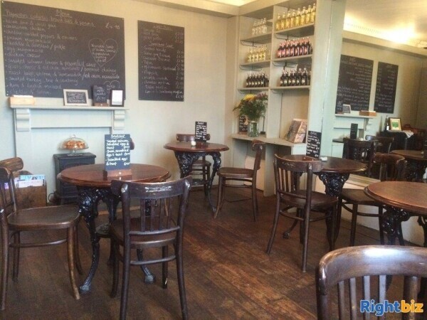 WELL PRESENTED DAYTIME LICENSED COFFEE SHOP/SANDWICH BAR in pleasant Oxfordshire country town. Photo 3