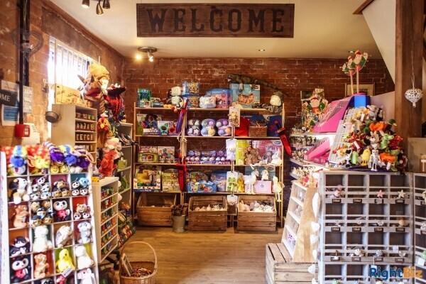 Established Attractive Gift Shop & Craft Studio in Derby's Premier Park with potential for expansion Photo 3