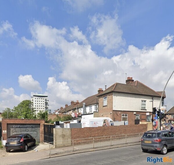 CTN, Convenience Store / Newsagents / Oyster/ Paypoint/ with Flat. Established 25+ Years Photo 3