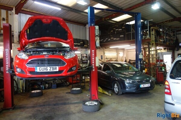 REPUTABLE, IDEALLY LOCATED MOT AND REPAIR CENTRE Photo 3