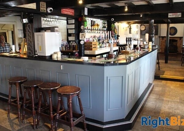 SHROPSHIRE - WELL APPOINTED VILLAGE PUB ON BUSY MAIN ROAD WITH FOOD LED TRADE Photo 3