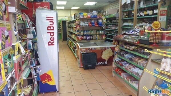 Very rare place near to town hall Bexleyheath on the main road lots of scope to build the business Photo 2