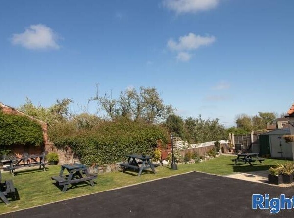 Public House & Holiday Accommodation in Lincolnshire Photo 3