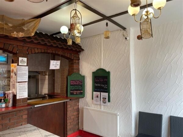 Long Leasehold Italian and Hot Food Takeaway with Accommodation – Chorley