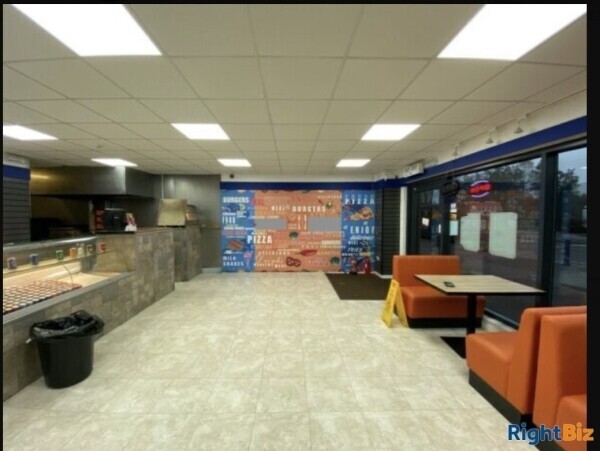 Takeaway/ Restaurant for Sale in Salford (near Salford Quays) - Prime location- Near schools and off Photo 2