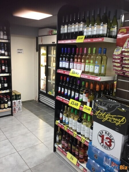Well Fitted Self Service Convenience Store Photo 3