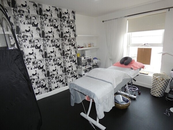 Tanning & Beauty Boutique For Sale Stockport Greater Manchester Photo 3