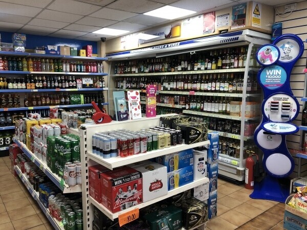 Convenience & Off Licence with 5 Bed Property Sales £16,000 Weekly Photo 3