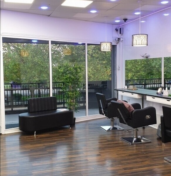 Beauty salon for sale Photo 3