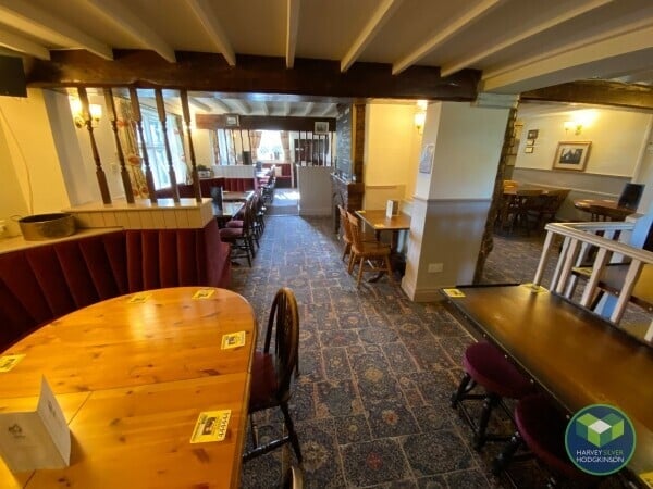 PUBLIC HOUSE: CULCHETH: Photo 3