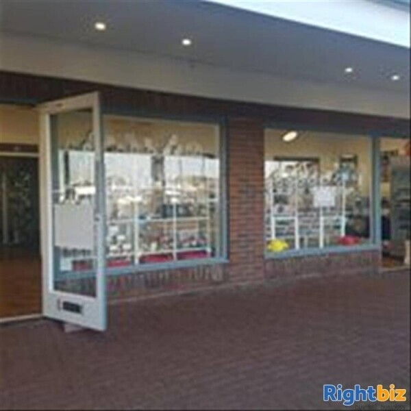 Under Offer: Tearoom With Coffee Bar, Ice Cream Parlour And Chocolate Shop - Hampshire Photo 3