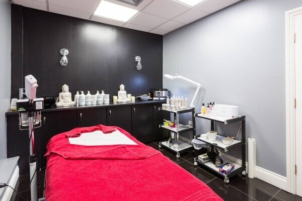 Beauty Salon - Hampshire Photo 3