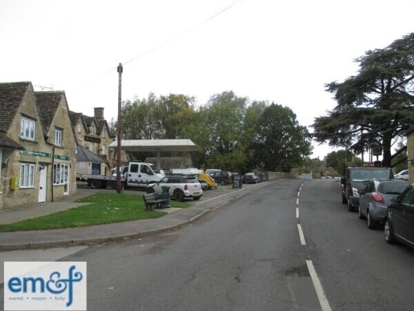 Fish & chip shop with s/c 2 bed flat, affluent Cotswolds village Photo 3