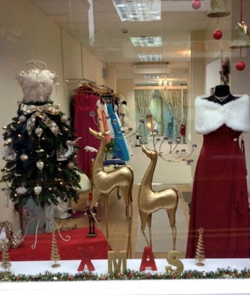 Award Winning West Midland Bridal Boutique with a desirable trading position in a busy area Photo 3