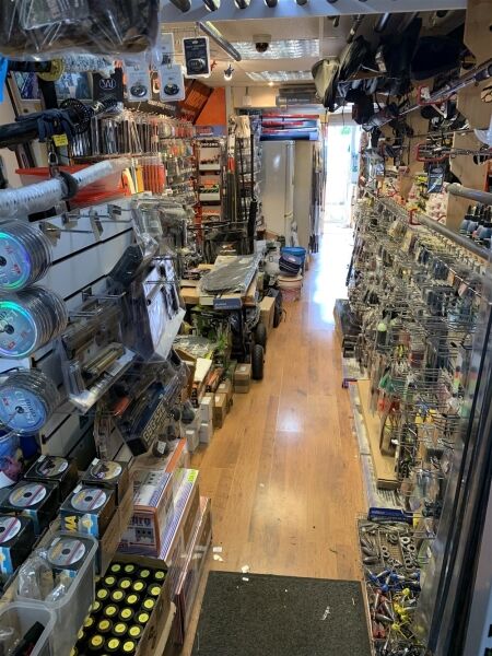 TOWN CENTRE RETAIL FISHING TACKLE & HUNTING EQUIPMENT EMPORIUM NEAR NEWPORT/GWENT