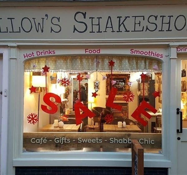 CHARMING COFFEE SHOP & MILKSHAKE BAR IN ABINGDON TOWN CENTRE Photo 3
