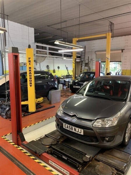 FREEHOLD MOT TESTING & REPAIRS CENTRE WITH SIX STUDIO ROOMS IN DERBY SUBURB Photo 2