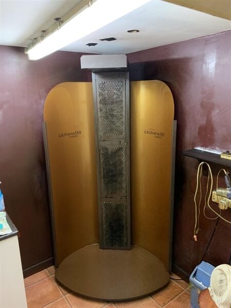 POPULAR TANNING & BEAUTY STUDIO WITH PRIVATE APARTMENT IN KINGSTON UPON HULL POPULAR TANNING & BEAUTY STUDIO WITH PRIVATE APARTMENT IN KINGSTON UPON HULL