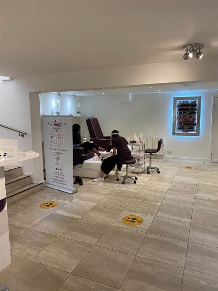 COSMOPOLITIAN NAIL BAR & BEAUTY SALON ON WATFORD HIGH STREET TOWN CENTRE