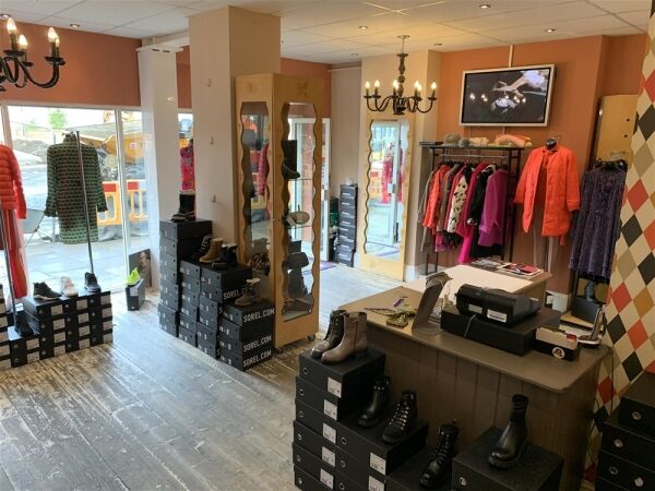 SUPERB DESIGNER LADIES FASHIONS & ACCESSORIES BOUTIQUE ON CLEETHORPES SEAFRONT